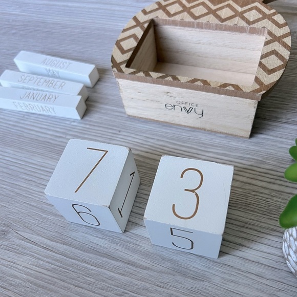 PINEAPPLE desk daily wooden block calendar - Picture 6 of 11